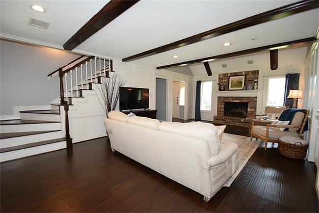 Building Photo - 20610 Laurel Lock Dr