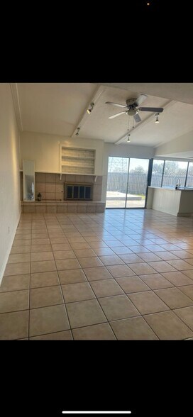 Building Photo - 6500 Chinaberry Trail