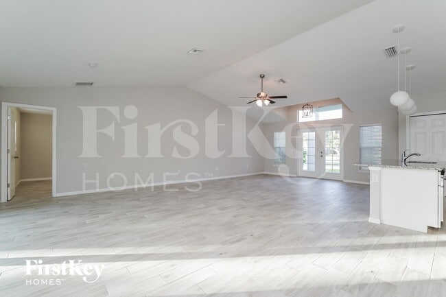 Building Photo - 1021 SW 11th Ave