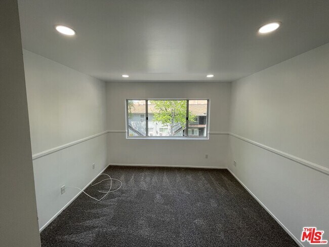 Building Photo - 14850 Hesby St