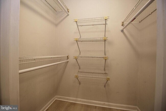 Building Photo - 2233 Lovedale Ln