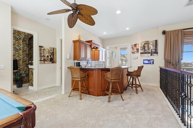 Building Photo - 1007 3rd St E