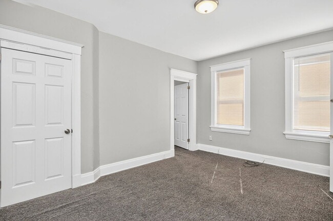 Building Photo - 2359 Stratford Ave