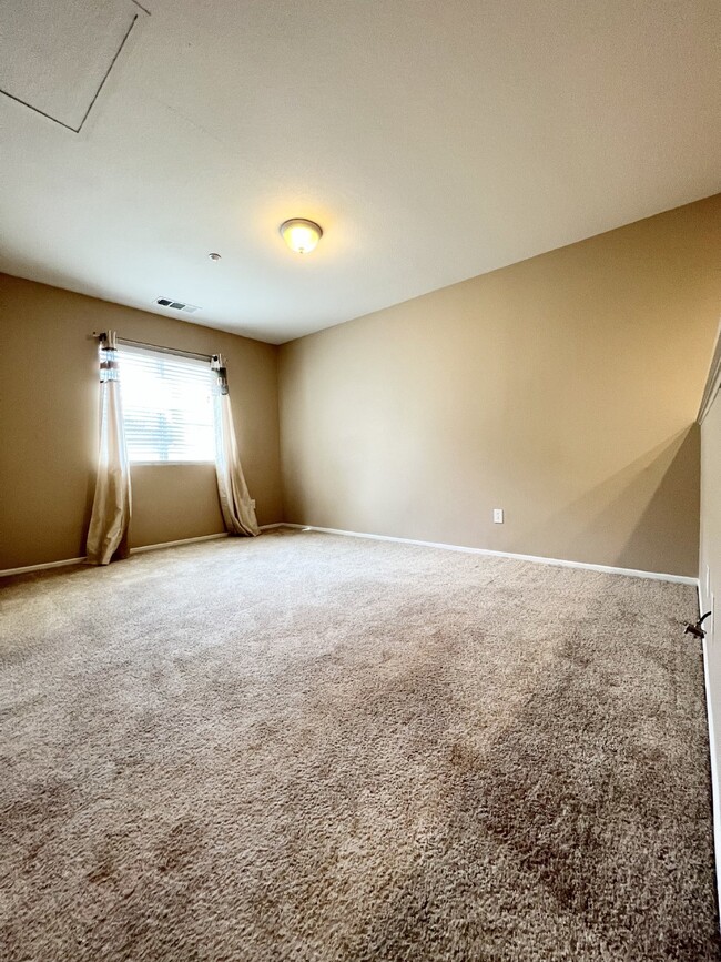 Building Photo - Spacious 2 bed 2.5 Townhouse Murrieta