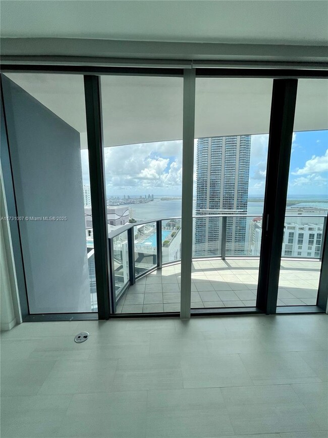 Building Photo - 1000 Brickell Plaza