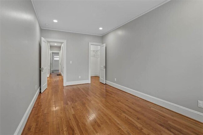 Building Photo - 591 Cumberland Rd NE