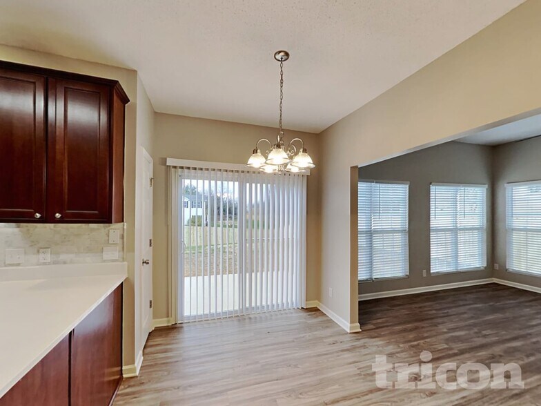 Building Photo - 320 Stone Meadow Dr