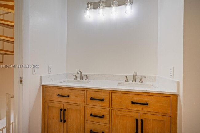 Building Photo - 3028 Center St