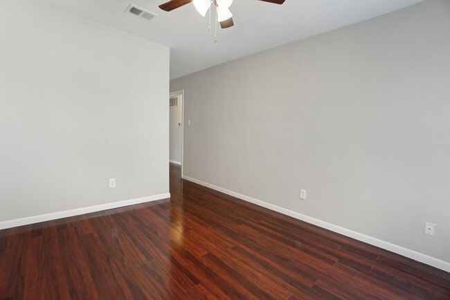 Building Photo - 1833 Country Village Blvd