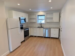 Building Photo - Barrington Brick House