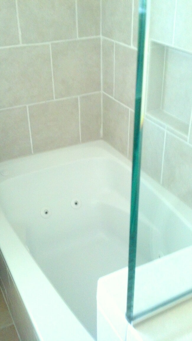 Building Photo - 2371 Kerwood Ave