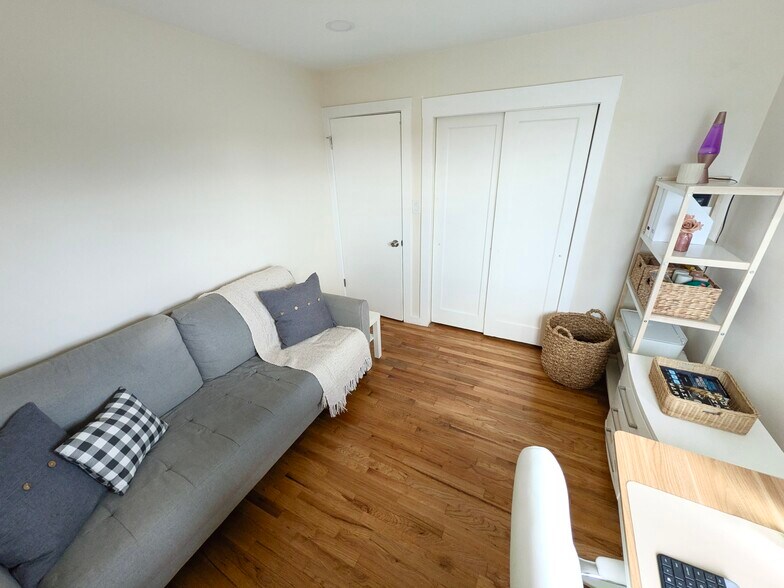 Building Photo - 850 S Osage St