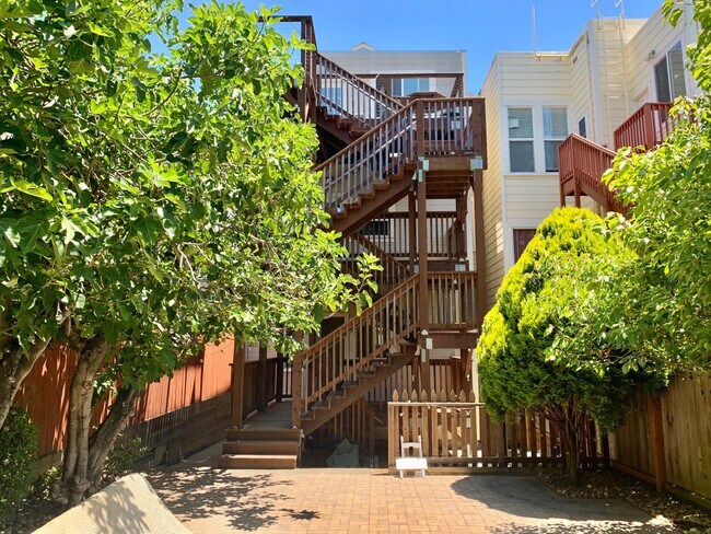 Building Photo - 54-56 Sharon St