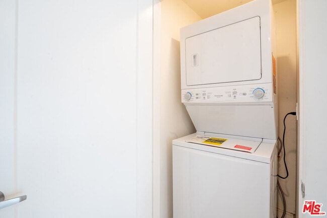 Building Photo - 608 N Gramercy Pl