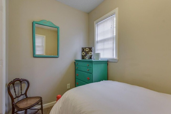 Small bedroom3/office - 221 Fishburne St