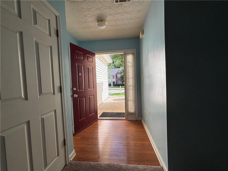 Building Photo - 3287 Baymount Way