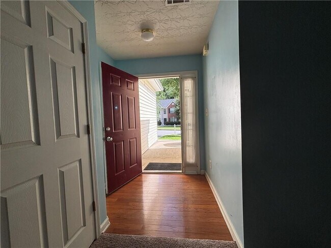 Building Photo - 3287 Baymount Way