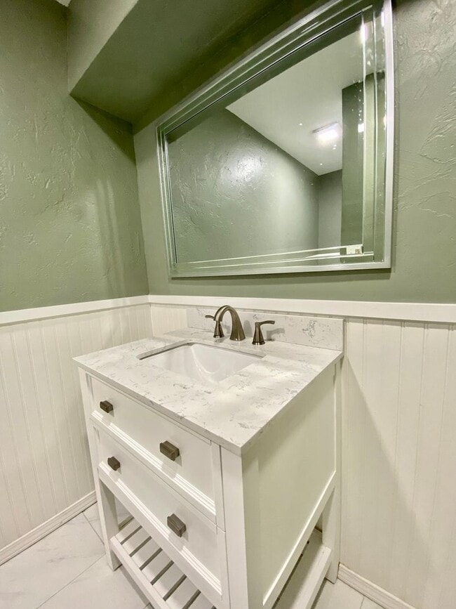 Building Photo - Large 3 Bed 2 Bath off NW 63rd & N. Villa in OKC