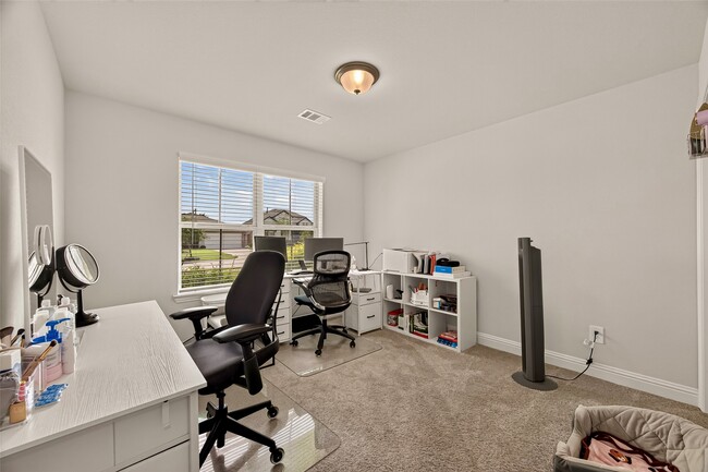 Building Photo - 2605 Golden Palms Ln