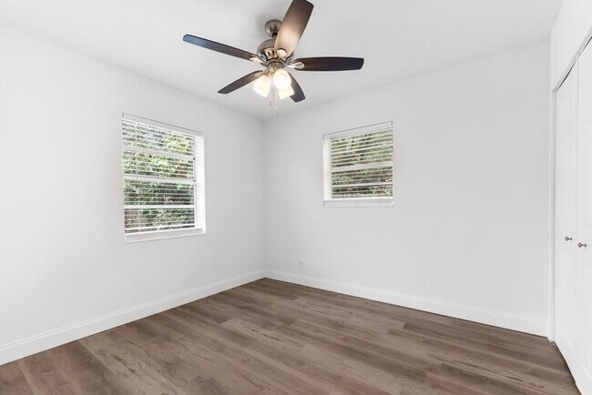 Building Photo - 1134 NW 18th Ave