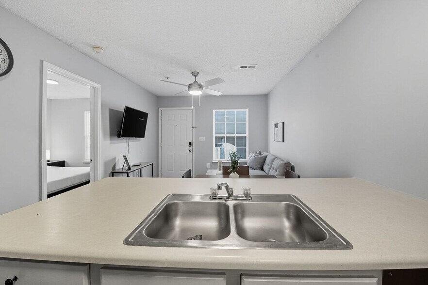Building Photo - 254 Kings Creek Dr