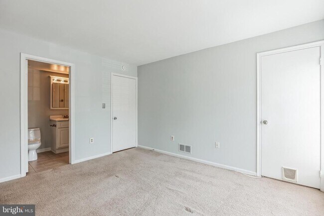 Building Photo - 4533 28th Rd S