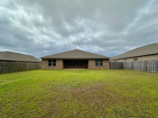 Building Photo - Beautiful 4/2/2 newer home for rent w/ community pool, playground, picnic area!