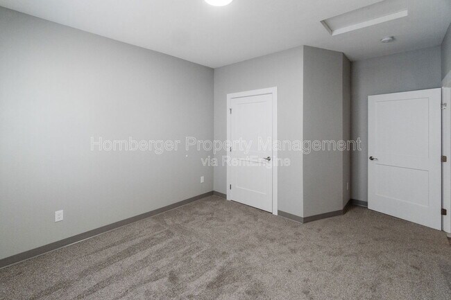 Building Photo - 1717 N Manifold Ln