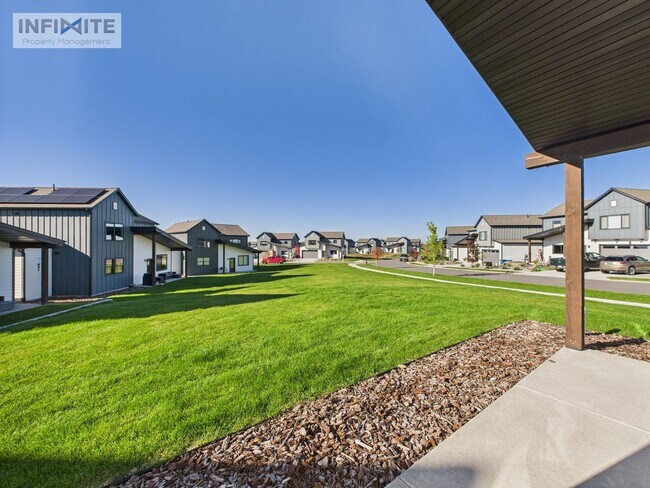 Building Photo - 3 Bedroom - Modern Comfort in a Peaceful Setting