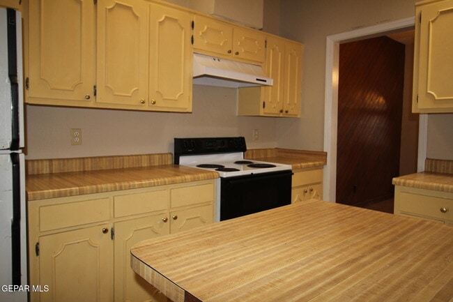 Building Photo - 10711 Ivanhoe Dr