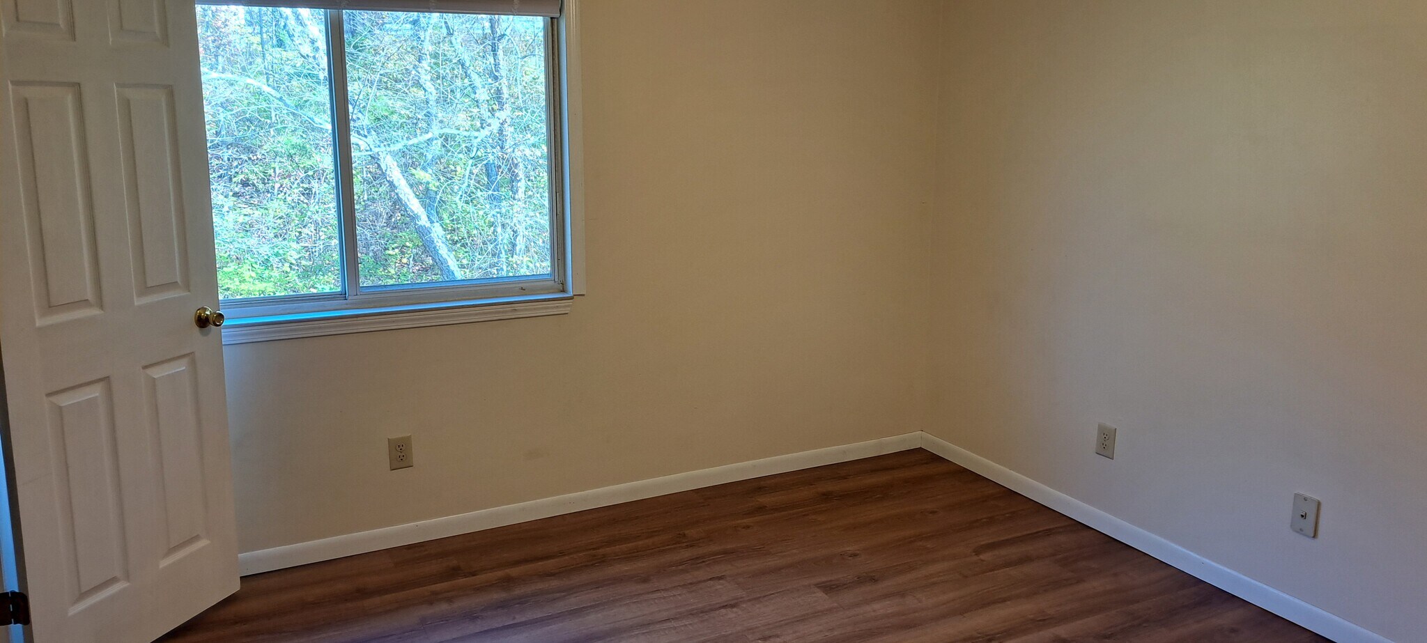 Building Photo - 120 Creekwood Dr