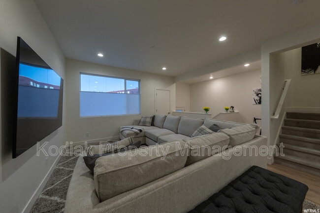 Building Photo - 1541 E Talo Ct