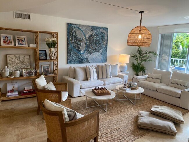 Building Photo - 210 Seaview Dr