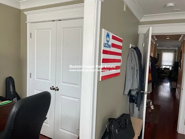 Building Photo - 632 E Broadway