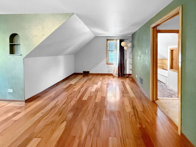 Building Photo - 287 N Washburn Ave