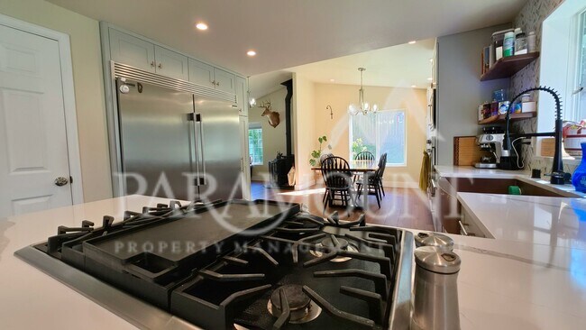 Building Photo - Gorgeous 3-Bedroom Home with 2 Bonus Rooms!