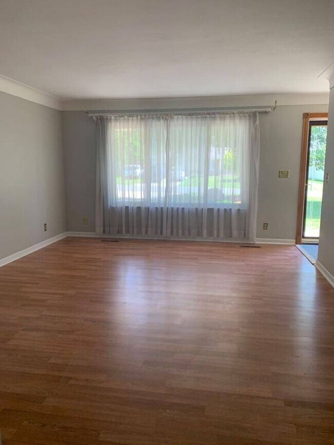 3 br, 2 bath House 2074 Aldrich 2074 Aldrich Dr Jackson MI 49202