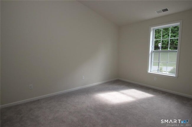 Building Photo - 10 Moorland Dr