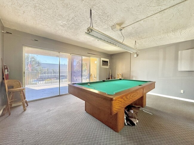 Building Photo - 2525 W Bay Dr
