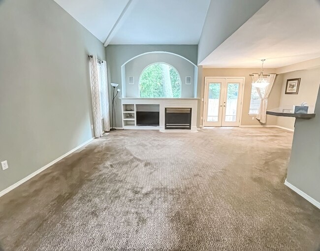 Building Photo - 3 bed/2bath Spacious Home with Soaring Ceilings and Main-Level Primary Suite