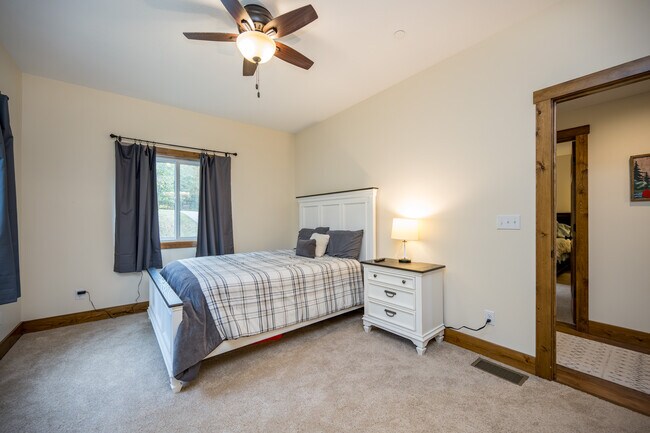 Building Photo - 153 Golden Meadow Ln