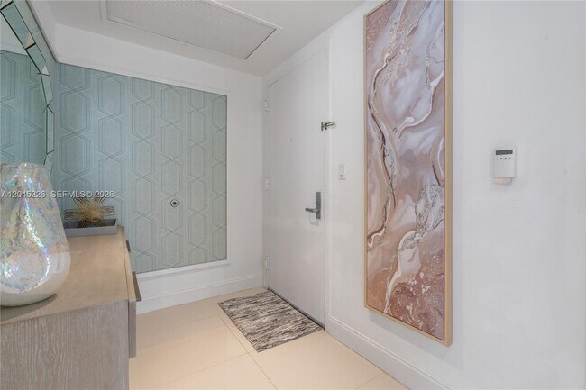 Building Photo - 475 Brickell Ave