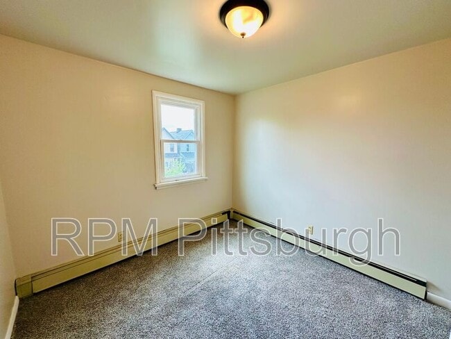 Building Photo - 1115 Karl Ave