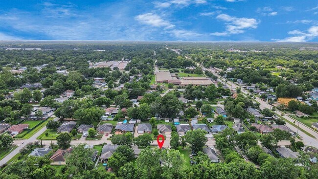 Building Photo - 10022 Raymondville Rd
