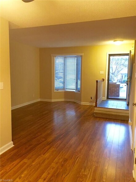 Building Photo - 102 Wafco Ln