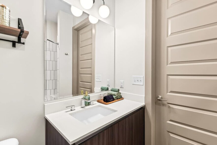 Building Photo - 1055 Brady Ave NW