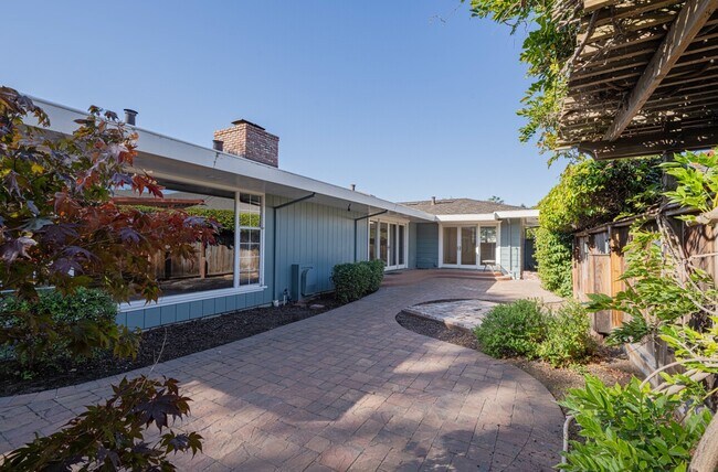 Building Photo - 509 Manor Dr