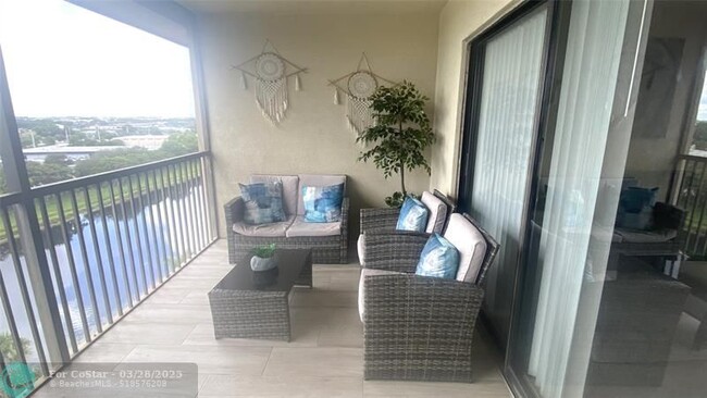 Building Photo - 2200 S Cypress Bend Dr