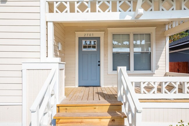 Building Photo - Renovated Bungalow in Riverside