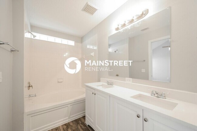Building Photo - 3 Bedroom Pet-Friendly Home in Palmetto, FL with Main Street Renewal